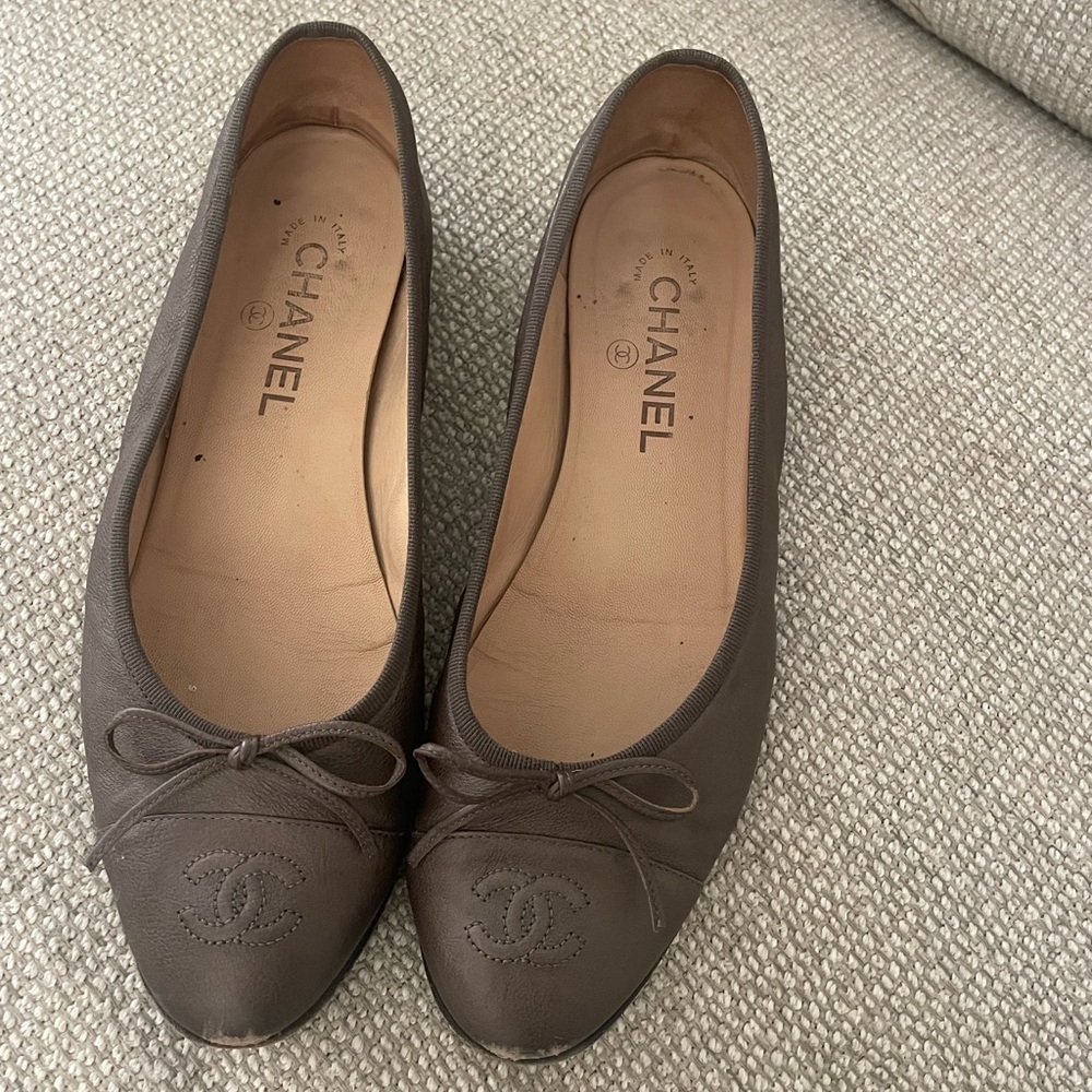 Brown leather authentic Chanel ballet flats